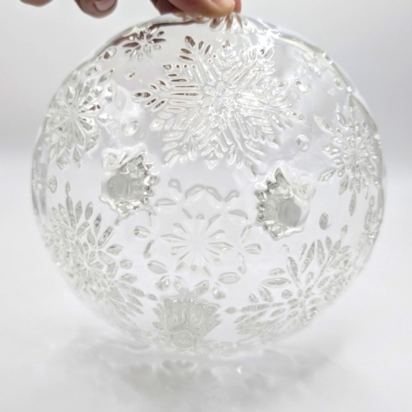 Vintage Mikasa 6" Footed Crystal Snowflake Bowl - Picture 8 of 13